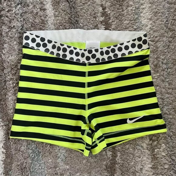 Nike Pro Girl’s Athletic Volleyball Shorts Sz L 14 16 - Picture 1 of 3